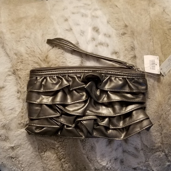 Minicci Handbags - RUFFLE Wristlet Vegan Pleather in Silver Grey